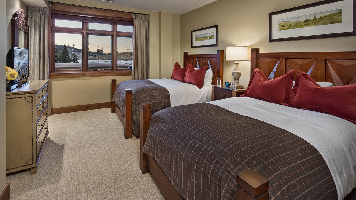 Bedroom 4, Main Level - Two full beds