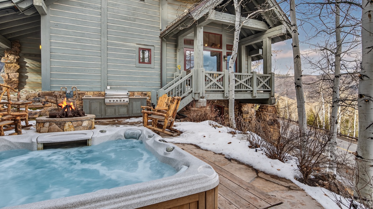 Patio area with Hot Tub, Fire pit and BBQ