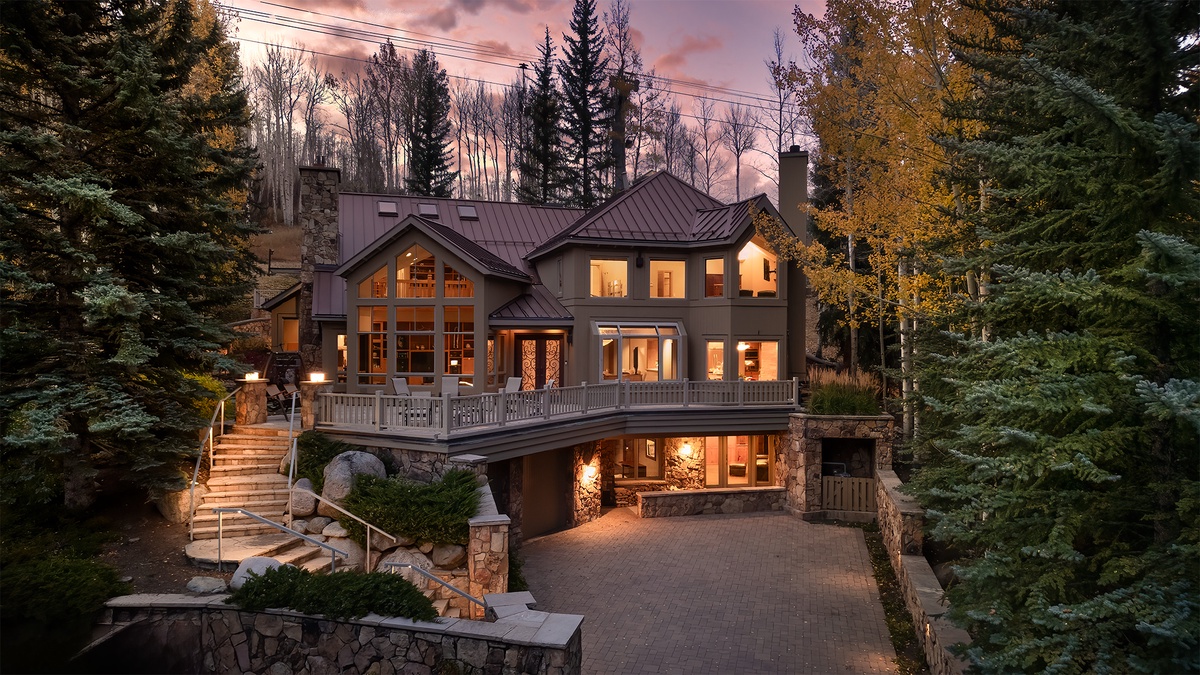 Founders Lodge in Summer