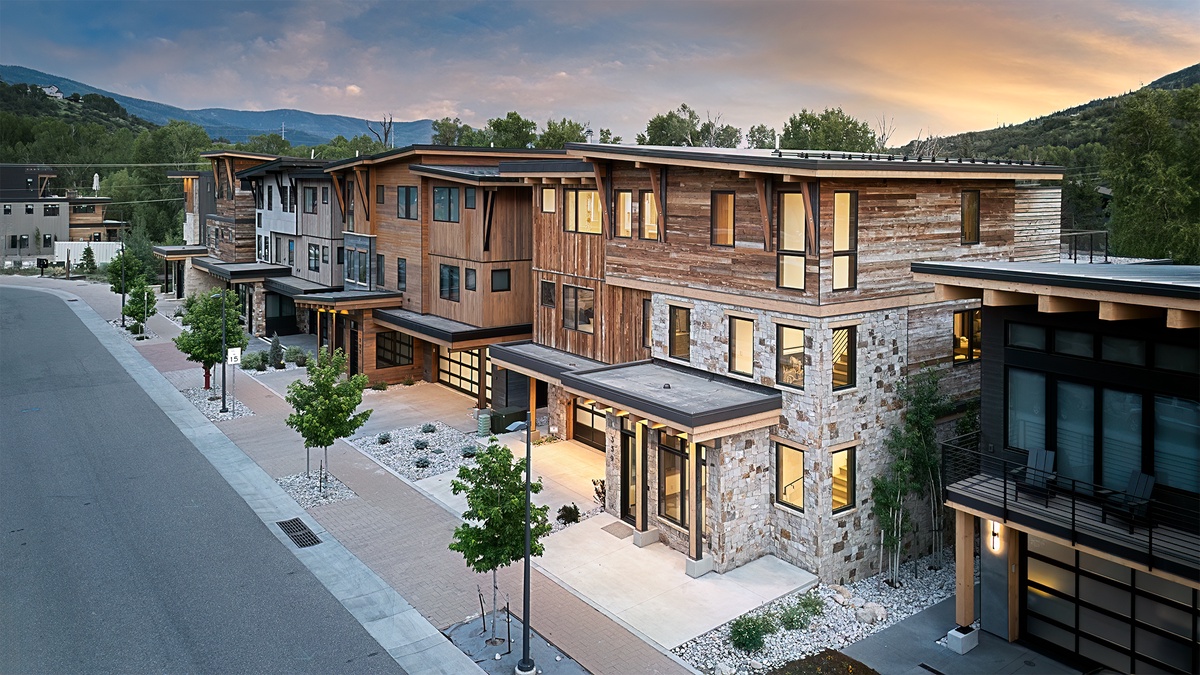 Exterior - Street view of Riverlight Lodge