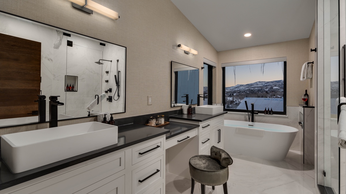 Primary ensuite with soaking tub