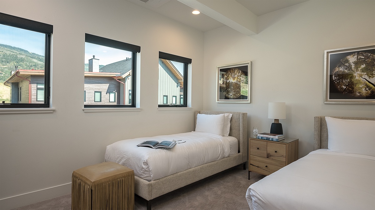 Bedroom 2, Upper Level, Principal House - Two twin beds