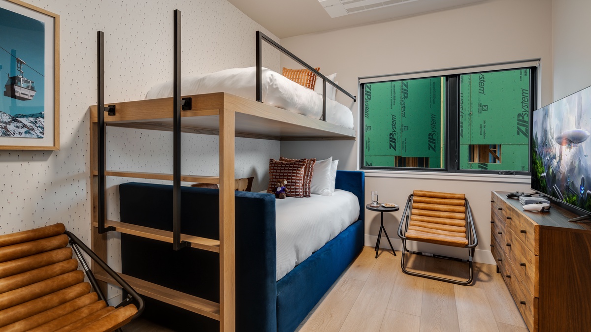 Bedroom 7, Upper level, Borough House - Twin-over-twin bunk bed with an additional twin trundle, sharing a jack-and-jill bathroom with the other bunk room