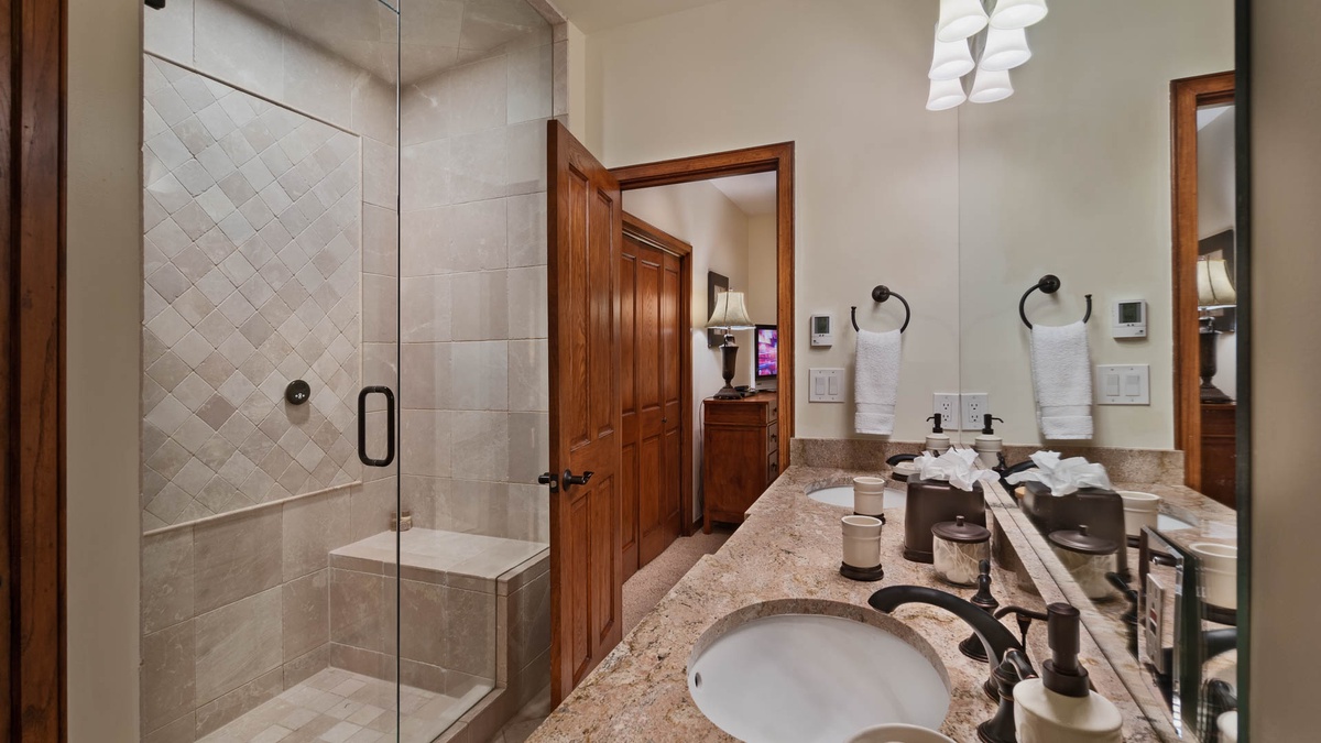 Bedroom 1, Upper Level - Primary King Bedroom ensuite