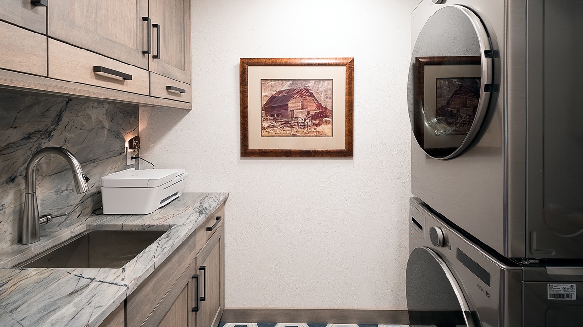 Laundry, Main Level - Washer and dryer