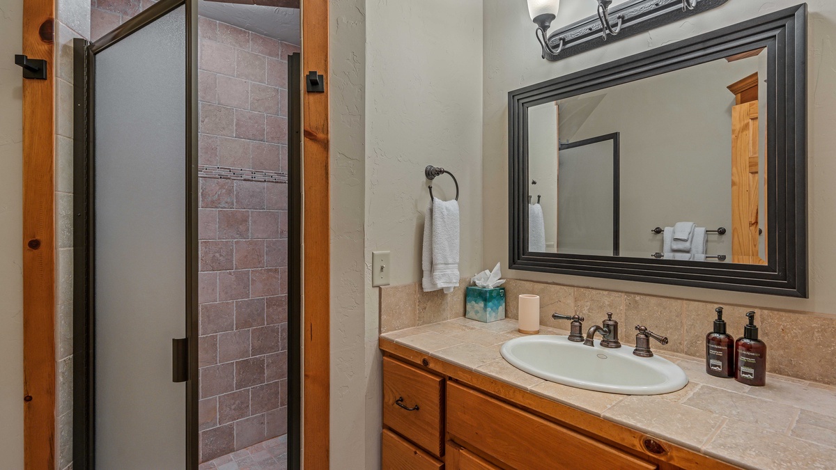 Shared hall bath 3 on upper level