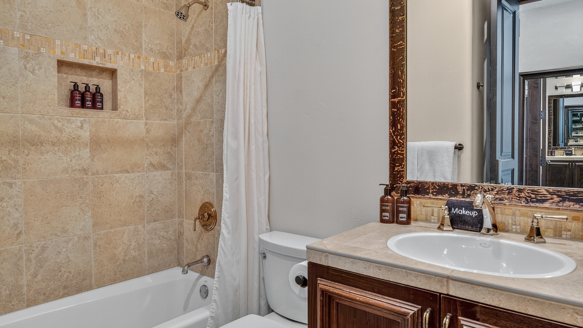 Bedroom 3, Upper Level - King ensuite