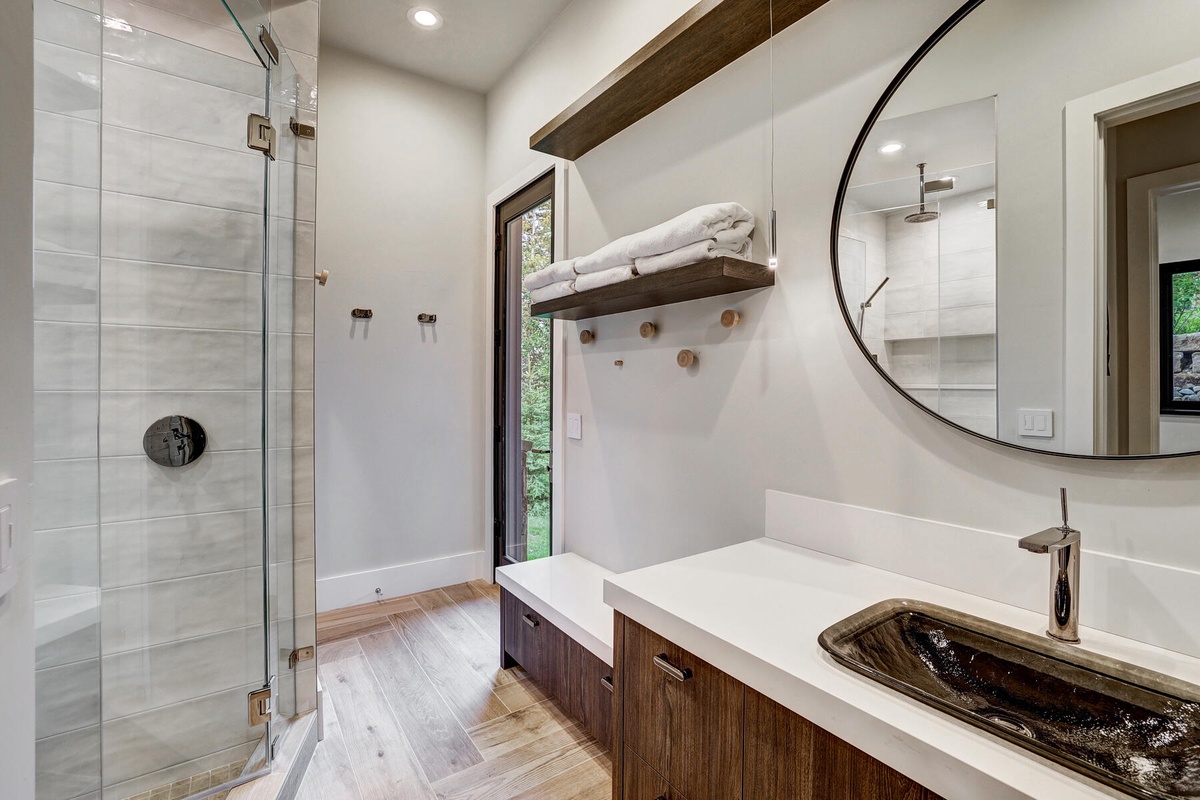 Bathroom 4, Lower Level - Used by queen bedroom, with access to hot tub