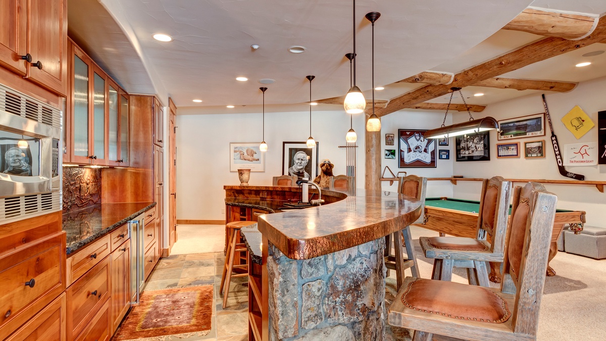 Wet Bar, Lower Level Family Room