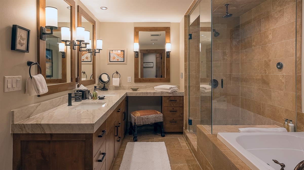 Primary Bedroom Ensuite - Main Level