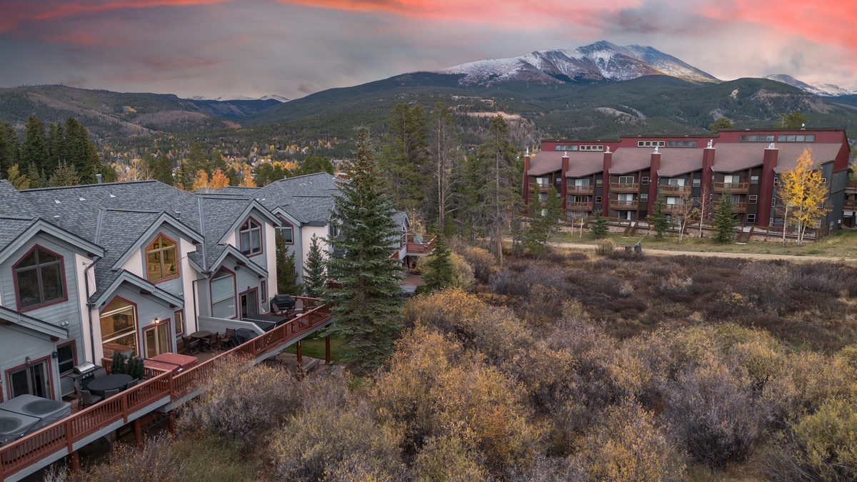 Pines 75 Townhome in autumn