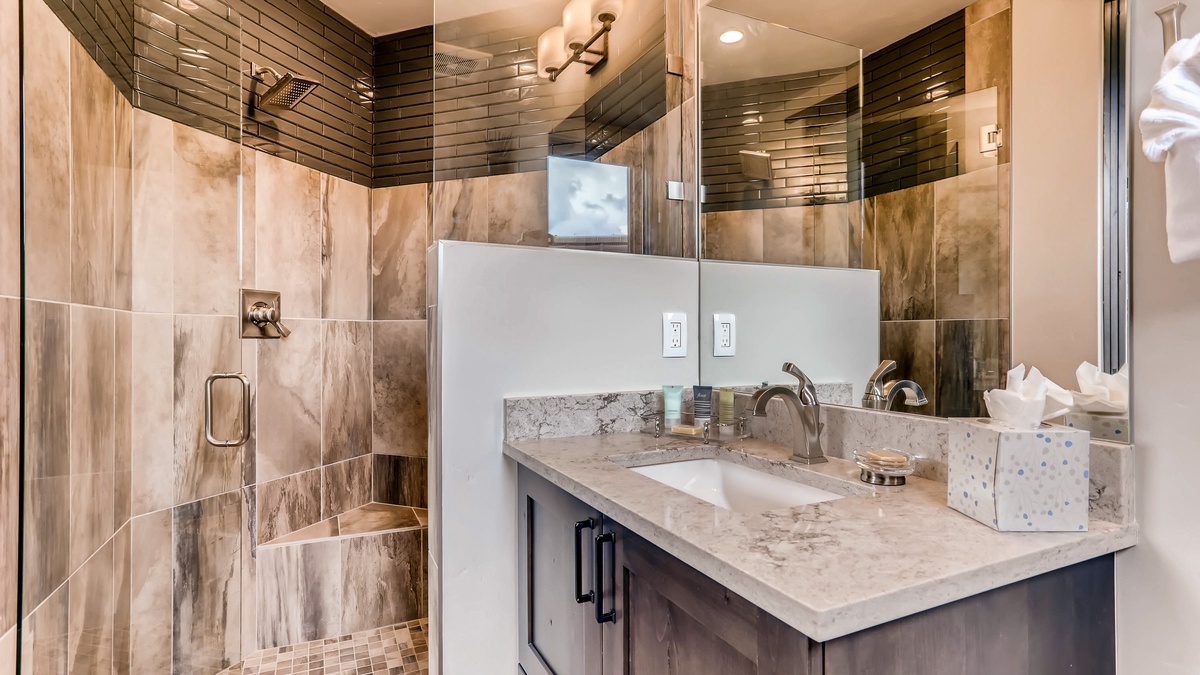 Bedroom 3, Lower Level - King suite on lower level ensuite