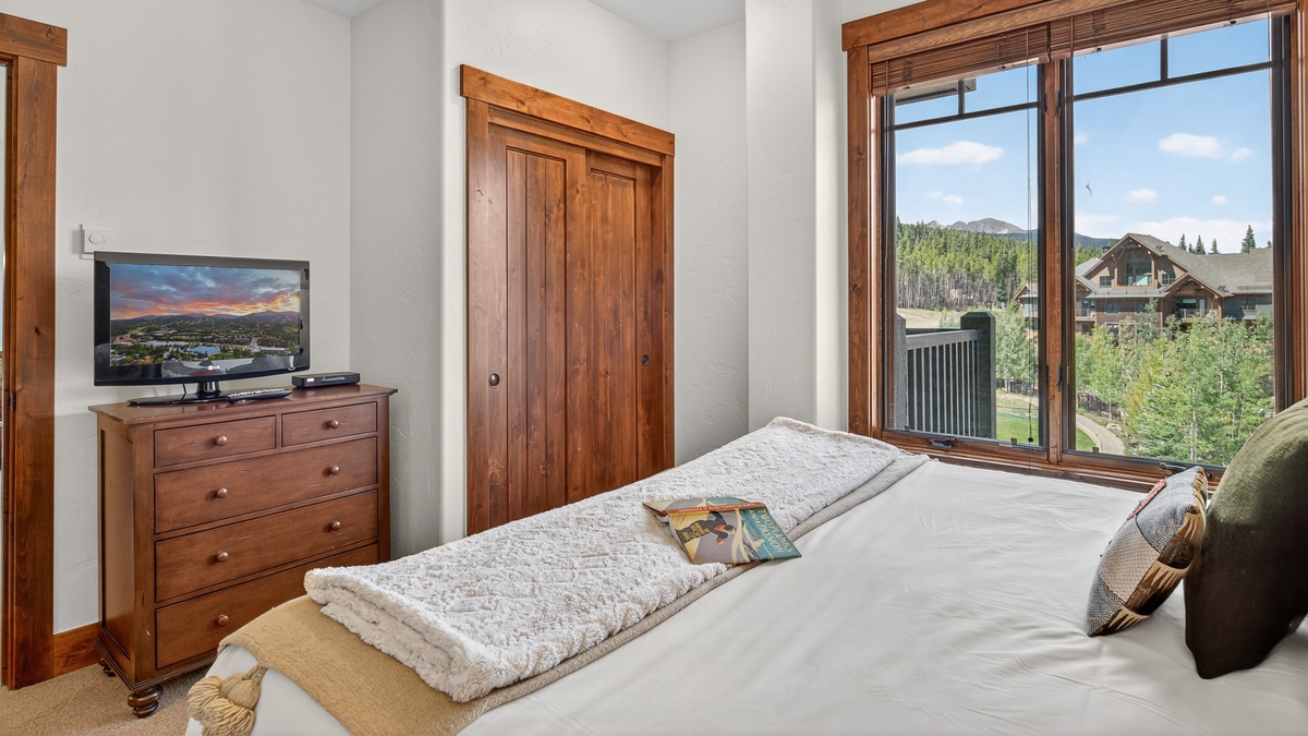 Bedroom 3, Main Level - King suite