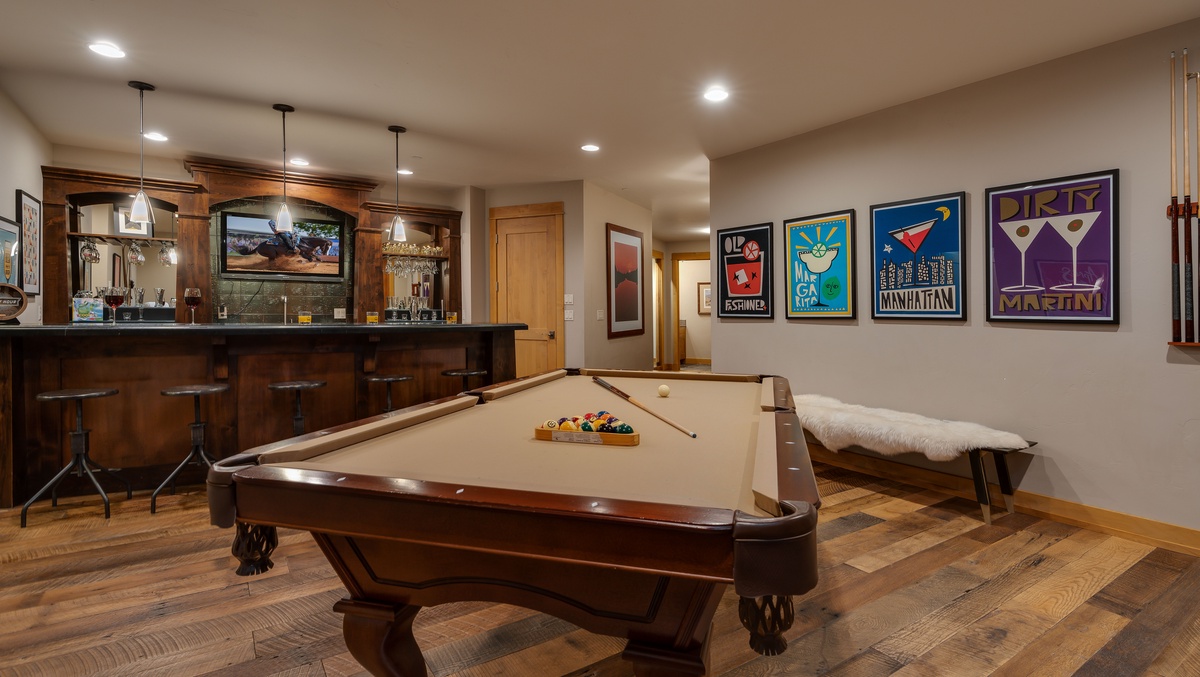 Recreation Room, Lower Level, North - Billiards and wet bar