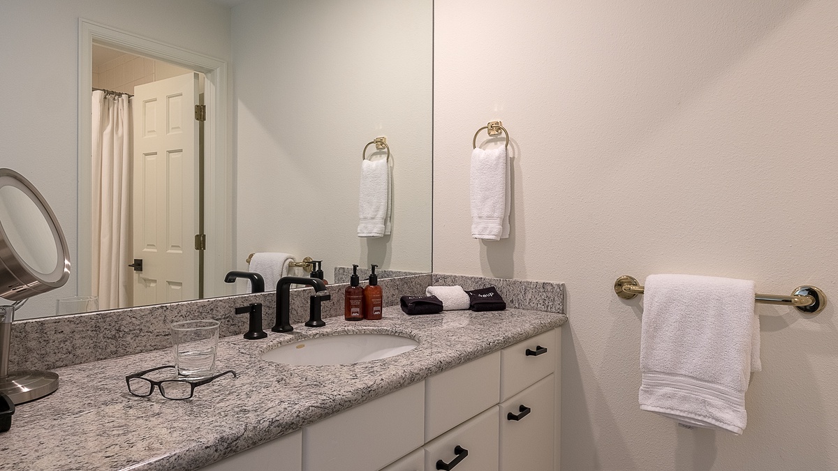 Bedroom 3, Upper Level - Junior ensuite