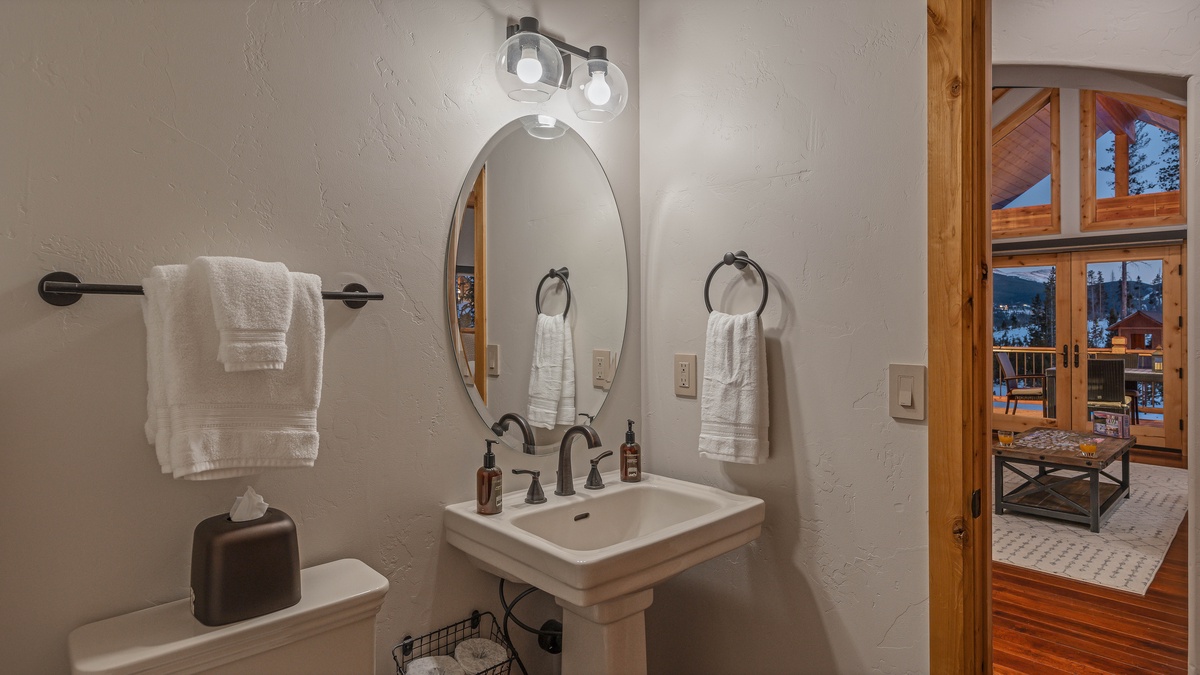 Shared powder bath on main level
