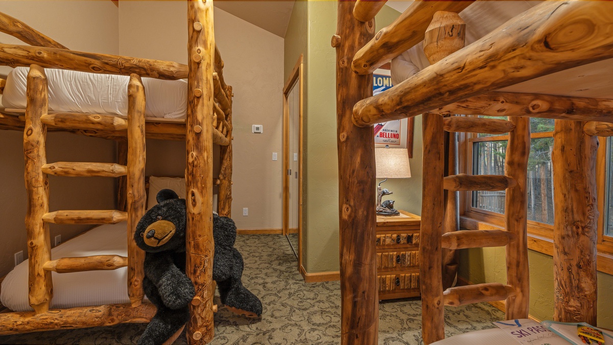 Bedroom 4, Upper level - Upper level twin bunkroom