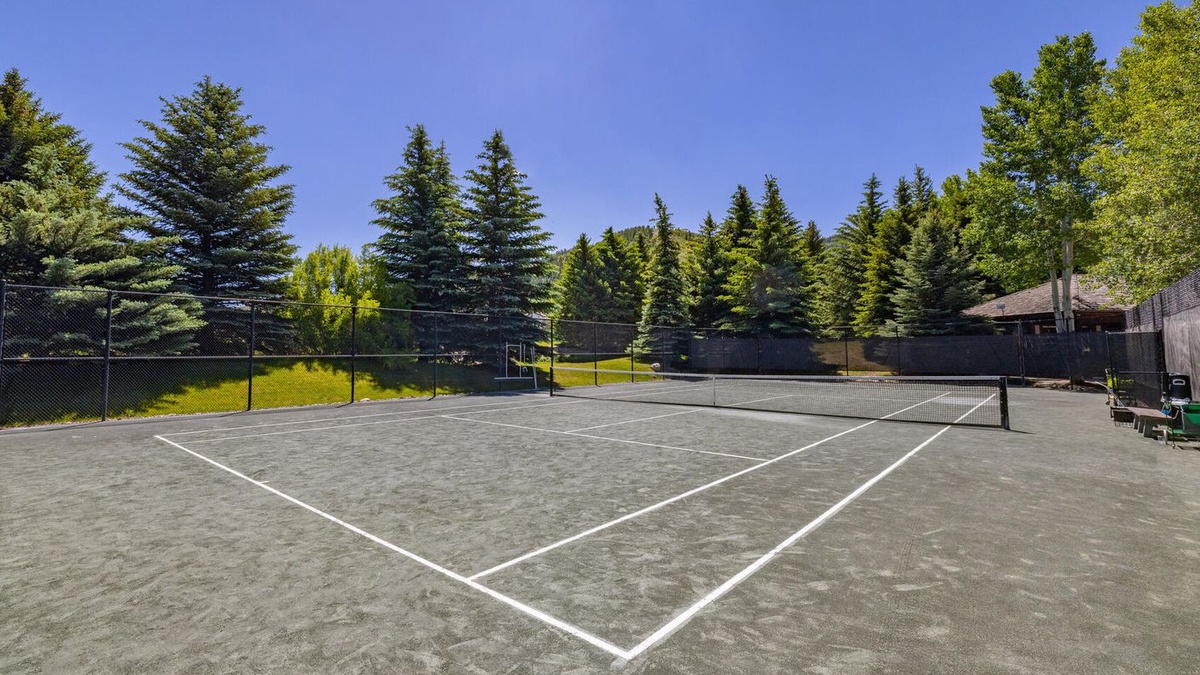 Arrowhead Alpine Club Community Amenity: Tennis courts available by reservation in the summer.