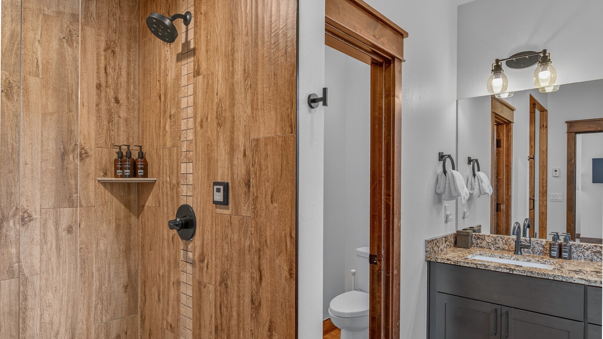 Bedroom 1, Main Level - King ensuite