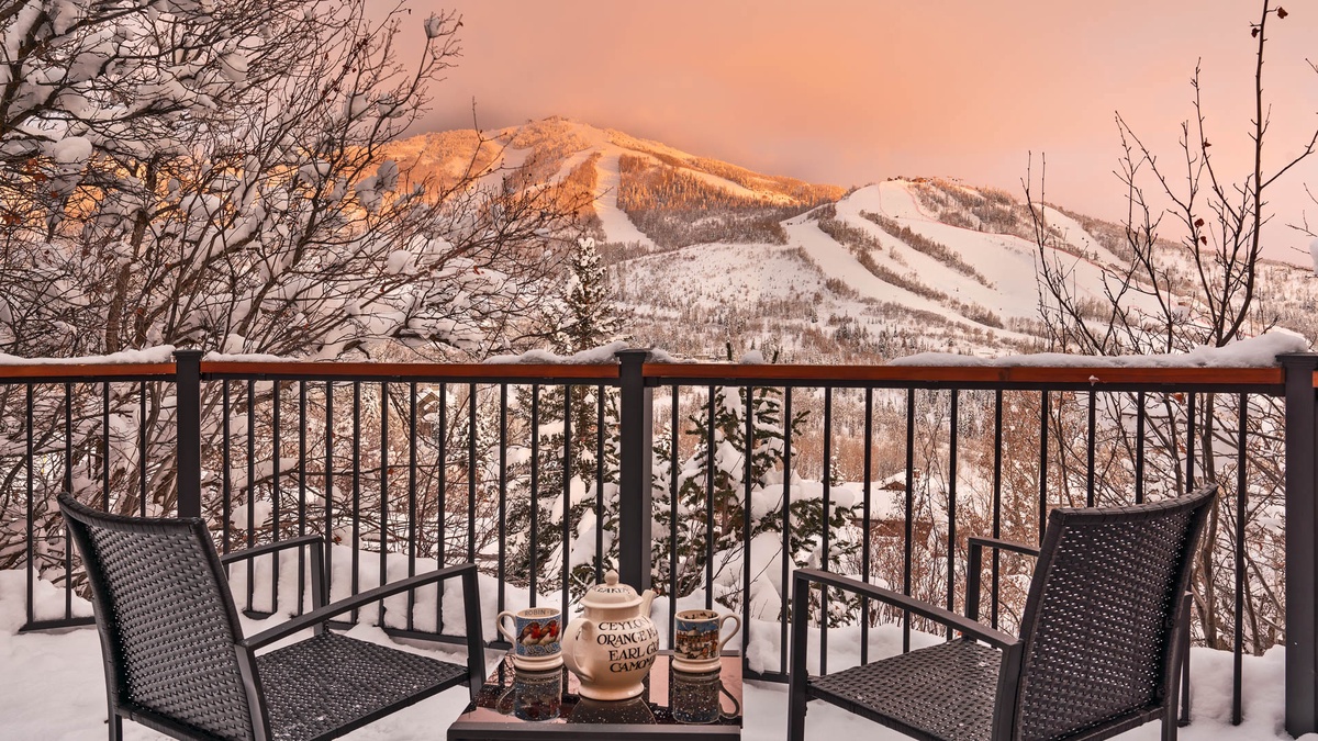 Glacier Lodge East - Deck View