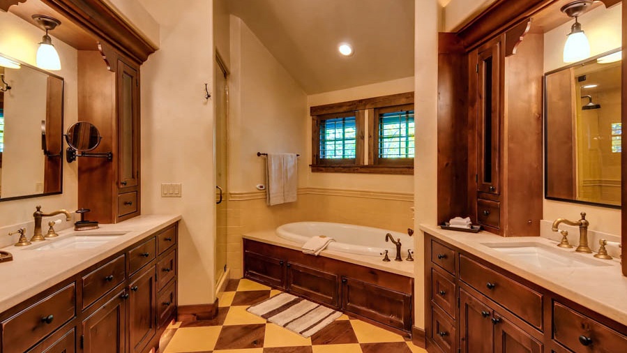 Bedroom 1, Upper Level - Primary ensuite, steam shower