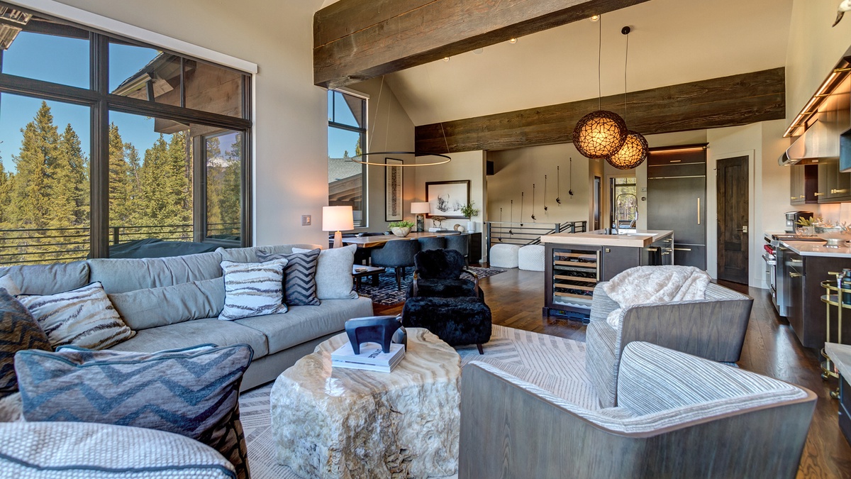 Great Room, Main Level - Open-concept main level