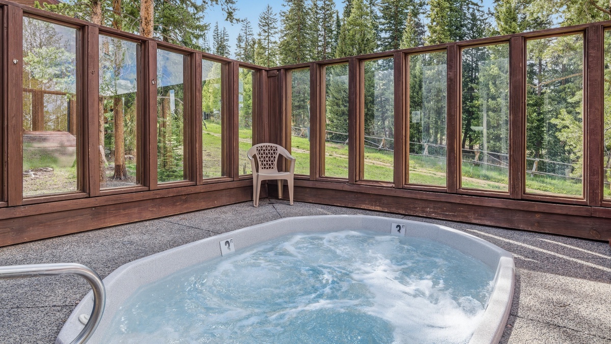 Exterior - Community hot tub