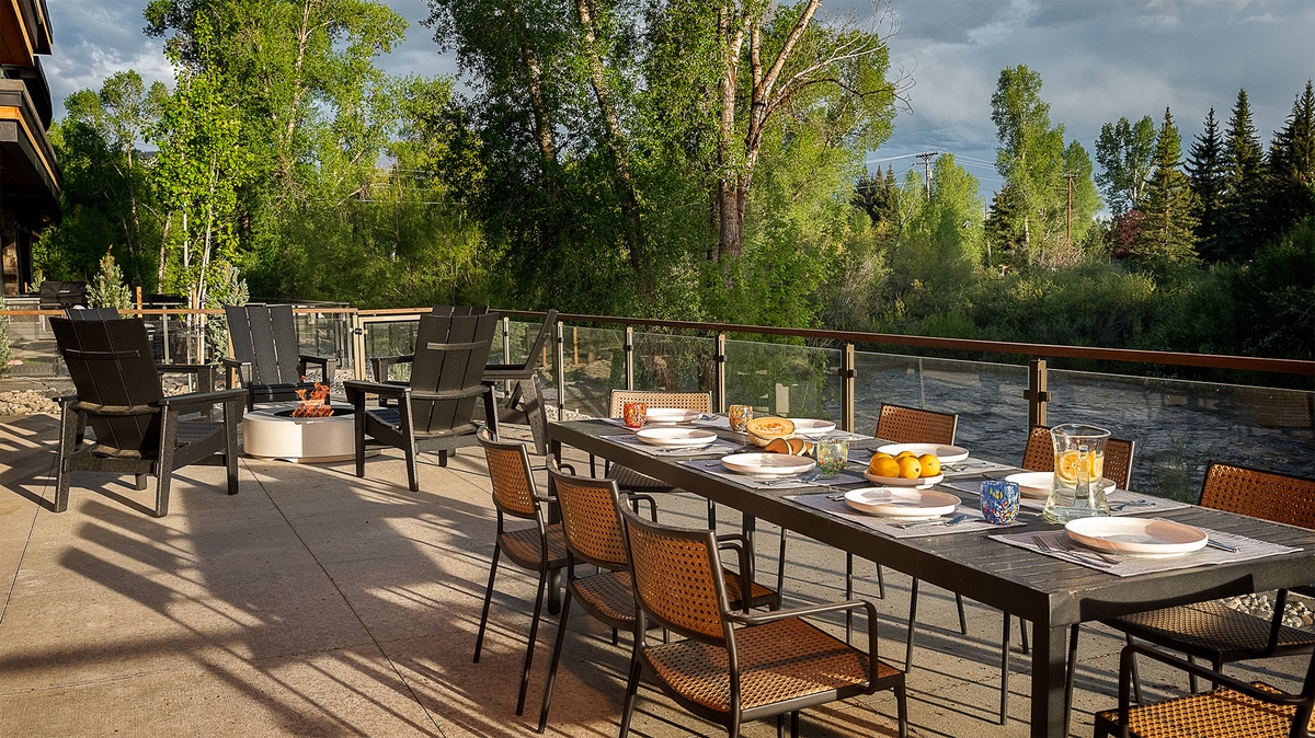 Outdoor Patio Seating, Upper Level
