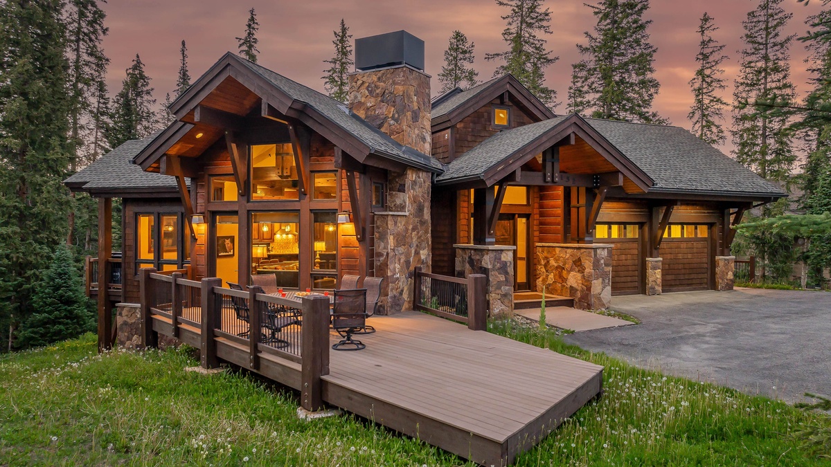 Welcome to Rocky Mountain Lodge!