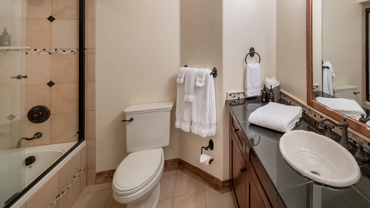 Bedroom 4, Lower Level - Bunkroom ensuite