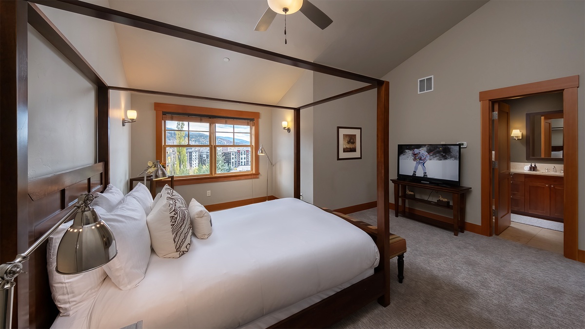 Bedroom 6, Upper Level, Sunshine Peak Chalet - Queen bedroom