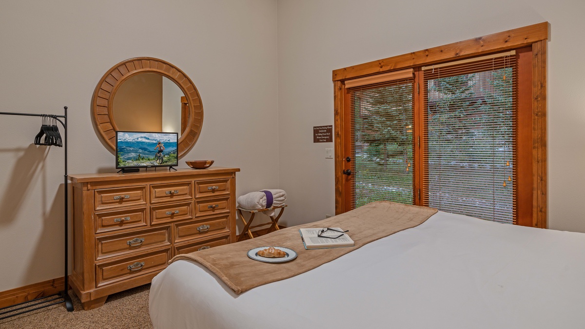 Bedroom 4, Main Level - Split king (or 2 XL twin) bedroom on main level, shared hall bath