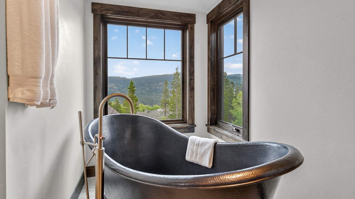 Bedroom 1, Upper Level - Ensuite