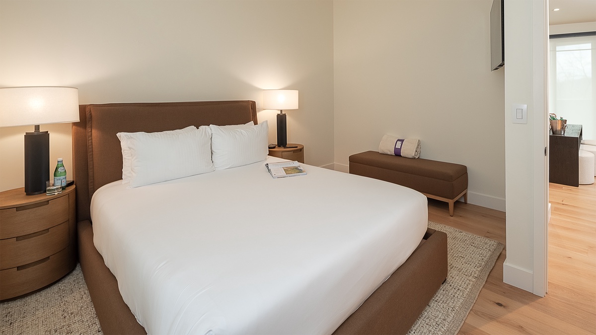 Bedroom 2, Lower Level - Queen suite