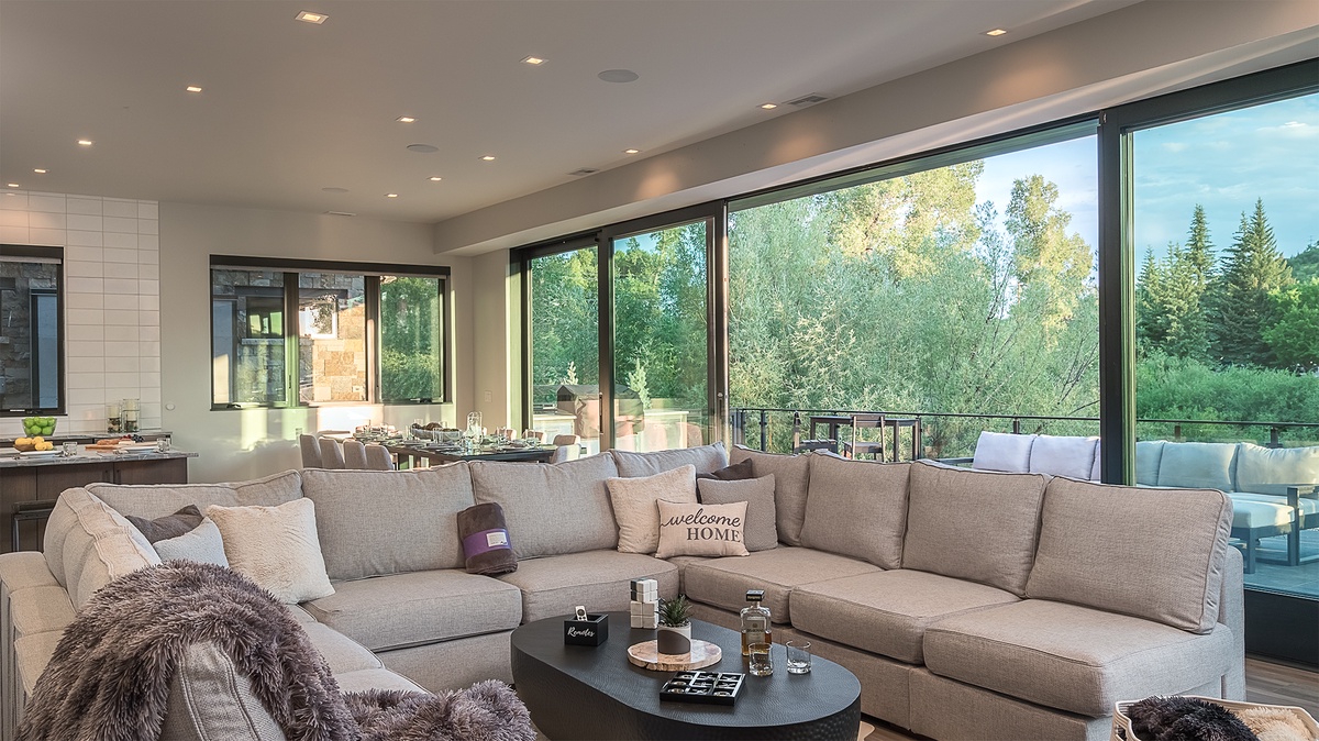 Great Room, Main Level - Triple 3 Lodge great room to patio