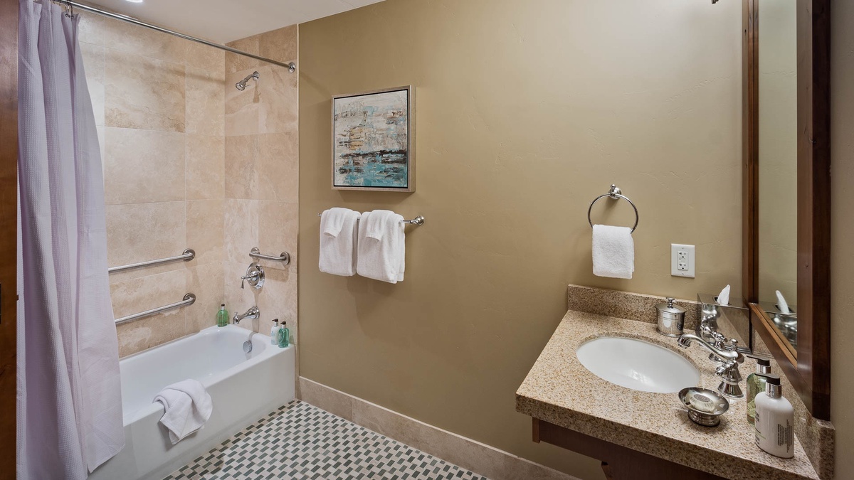 Bedroom 4, Main Level - King ensuite