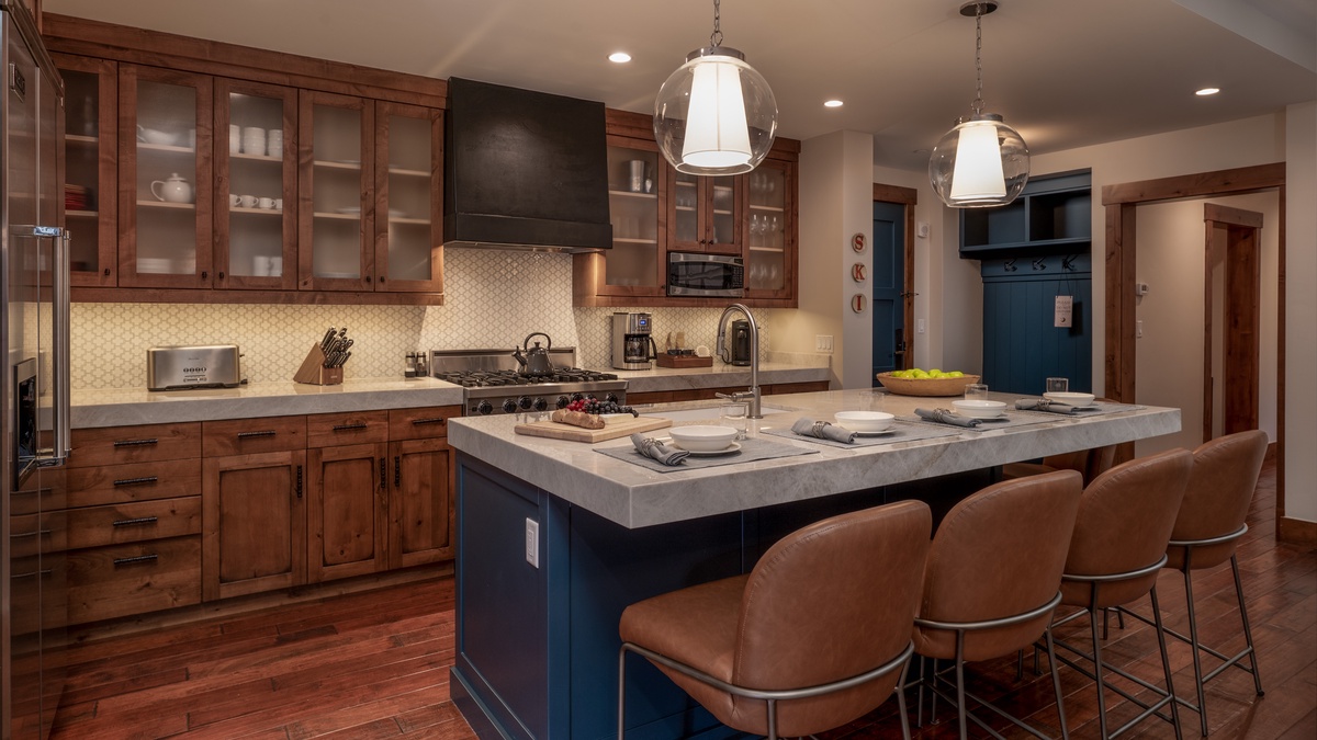 Kitchen, Main Level - Island with bar seating beside range
