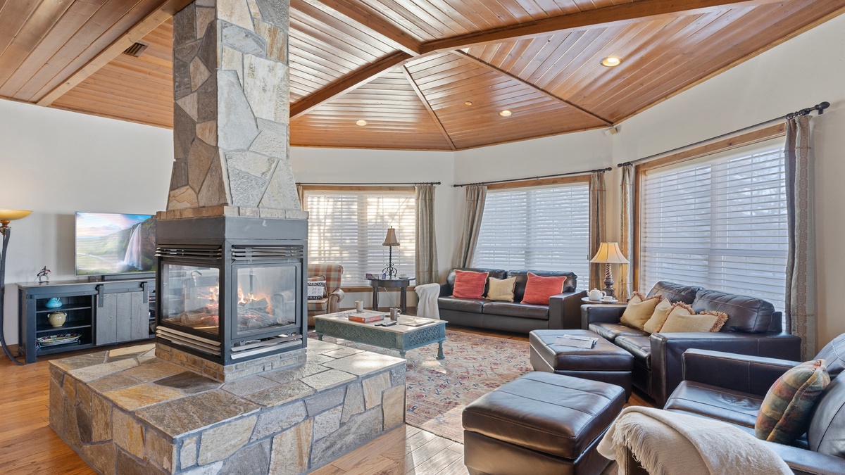 Great Room, Main Level, Apex Lodge South - Seating area with fireplace