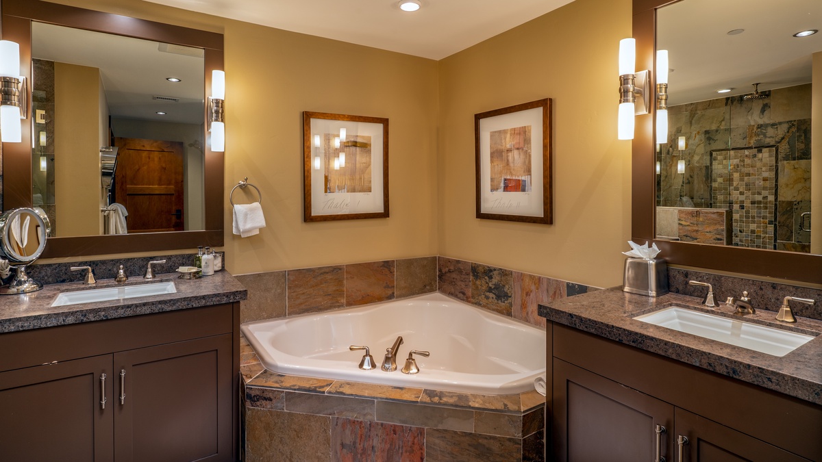 Bedroom 2, Main Level - Ensuite with soaking tub