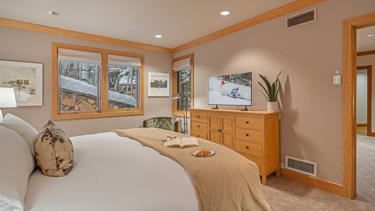 Bedroom 3, Main Level - King suite 4 on main level adjacent to office