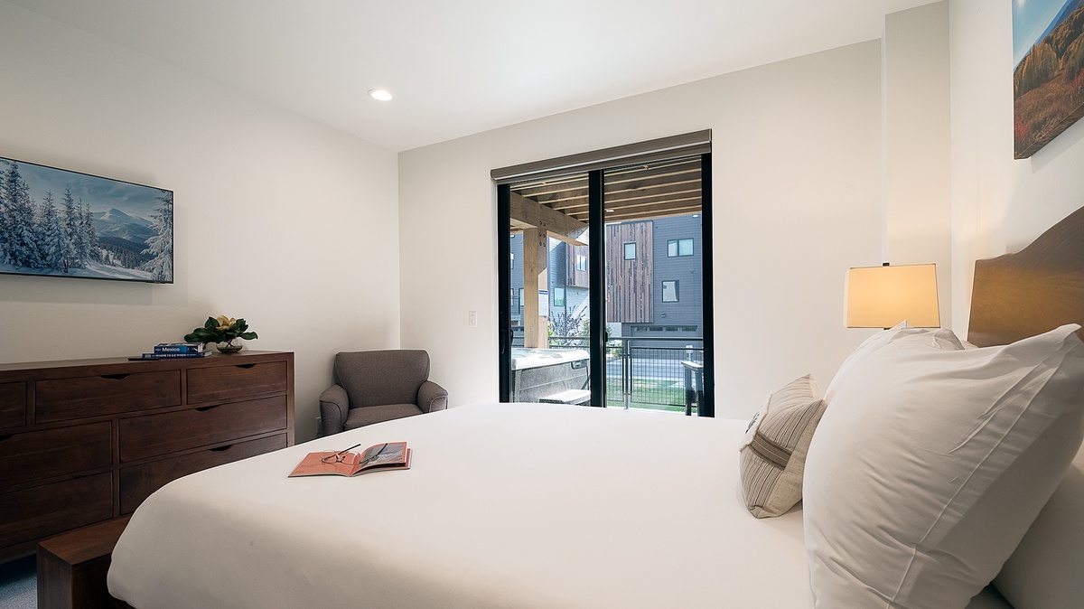 Bedroom 4, Lower Level - Queen bedroom with hot tub access