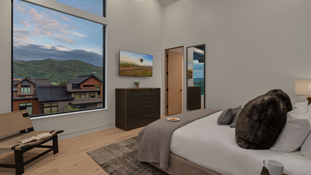 Bedroom 2, Upper Level - King suite