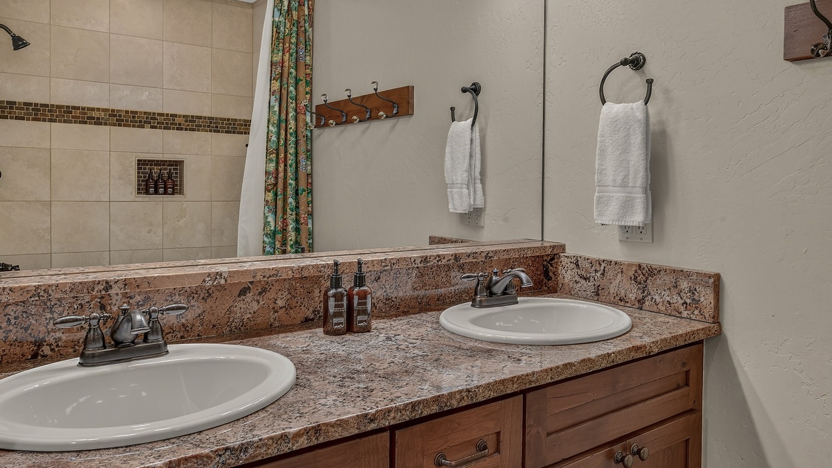 Bedroom 4, Lower Level - Ensuite with double vanity