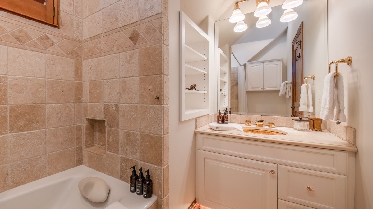 Bedroom 3, Upper Level - Upper level king ensuite