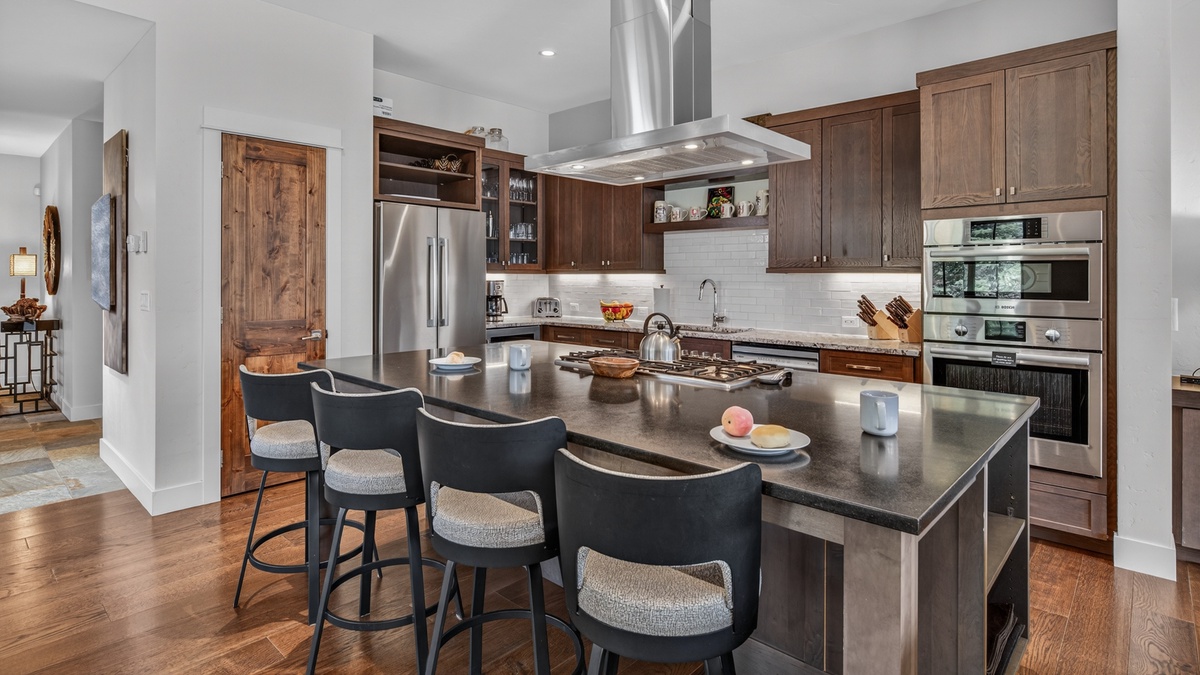 Kitchen, Main Level - Kitchen island with bar seating