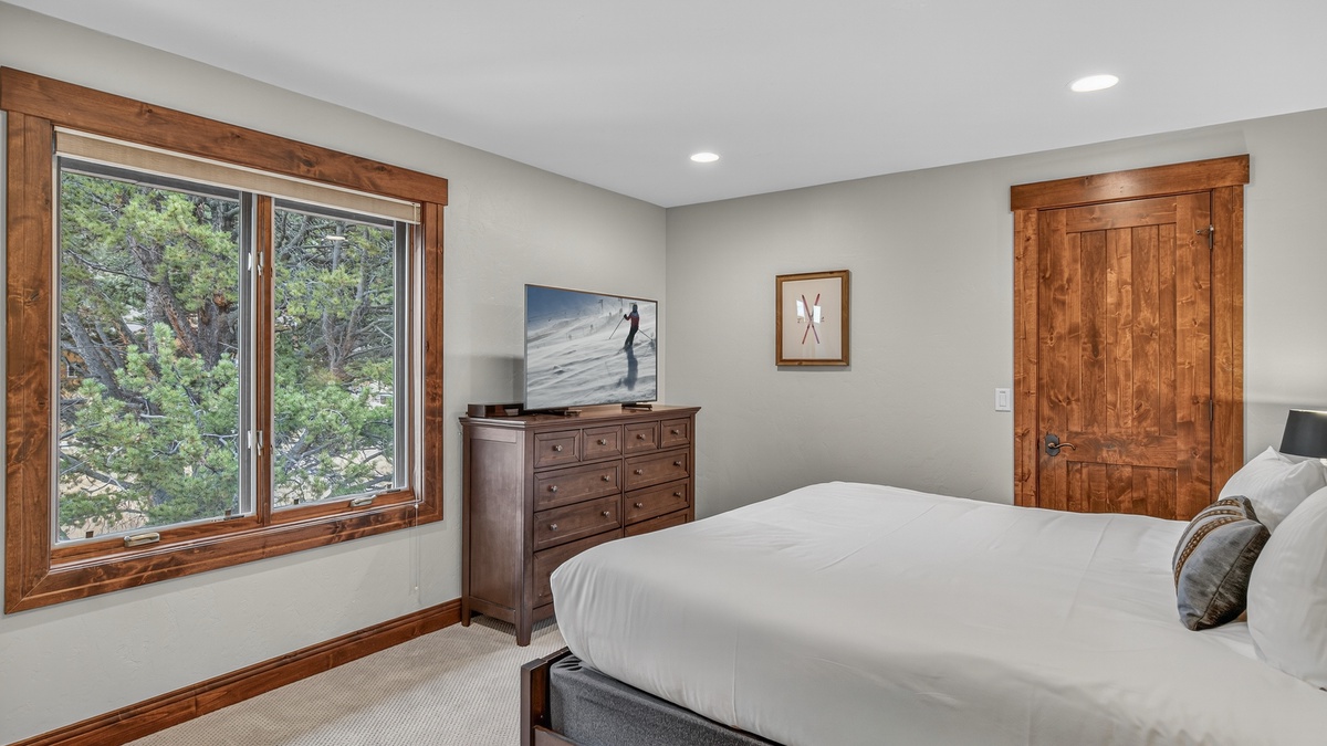 Bedroom 3, Upper Level - King suite