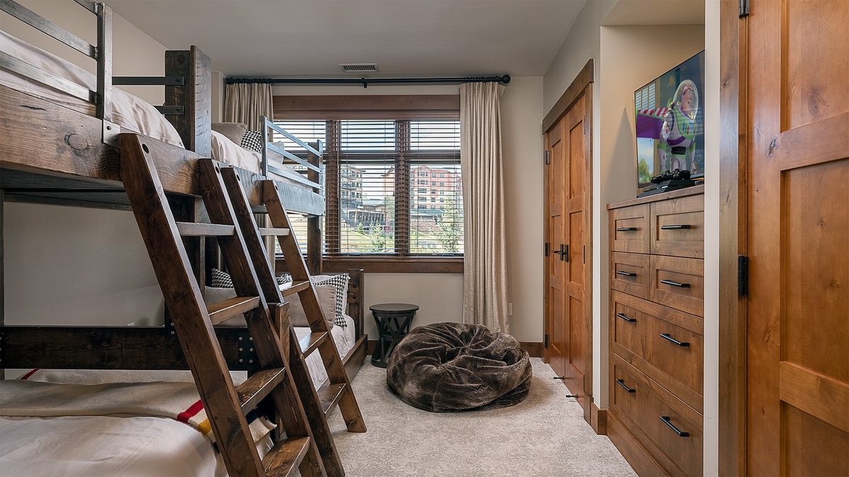 Your kids will love this fun bunk room with rustic wooden beds, a cozy bean bag, and entertainment ready to go. Perfect for making family vacation memories together.