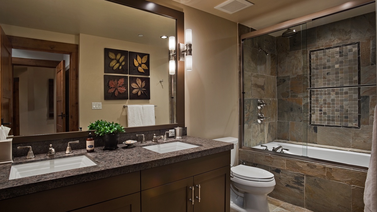 Bedroom 4, Main Level - Ensuite