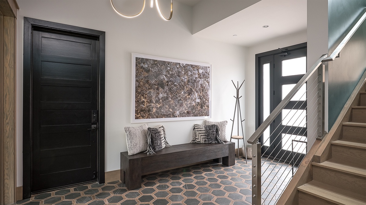 Aria Ridge Entryway, Main Level