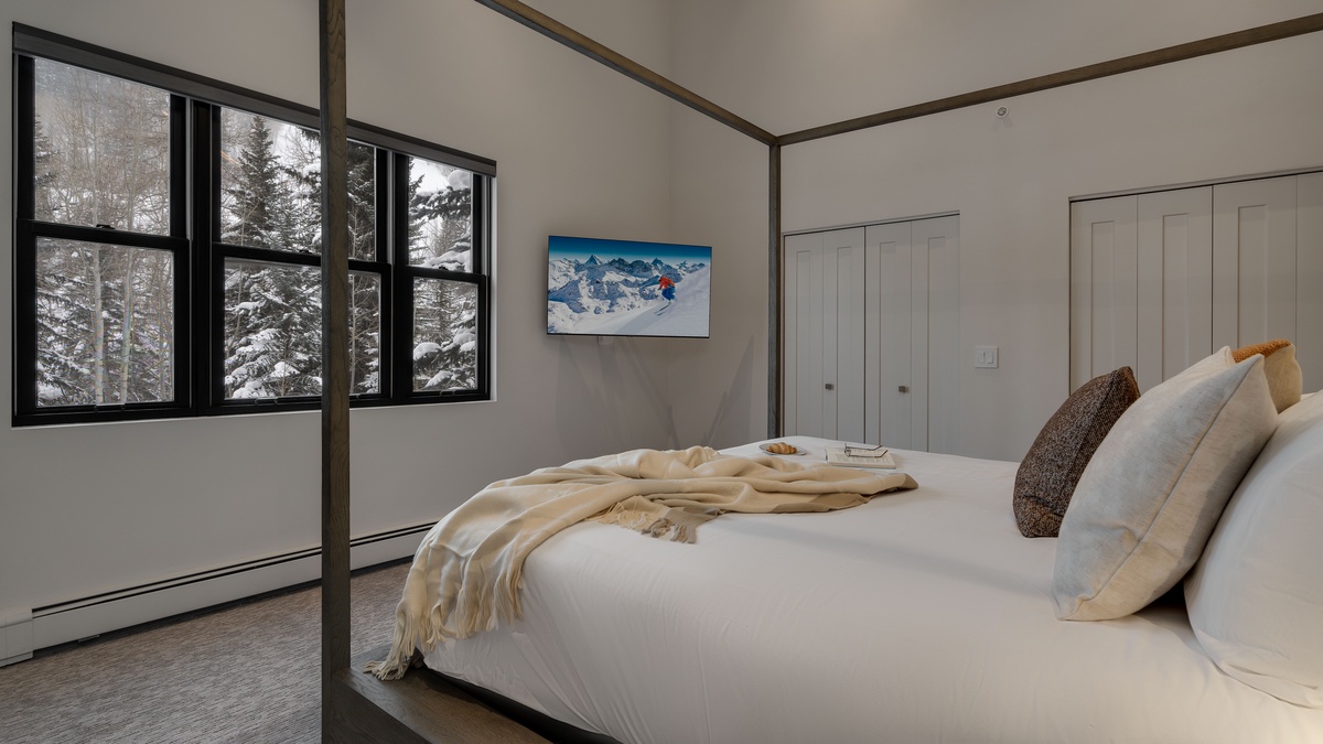 Bedroom 1, Upper Level - Primary suite